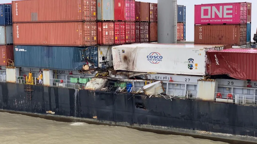 Close-up of ruptured hull section on 'Haian City'.