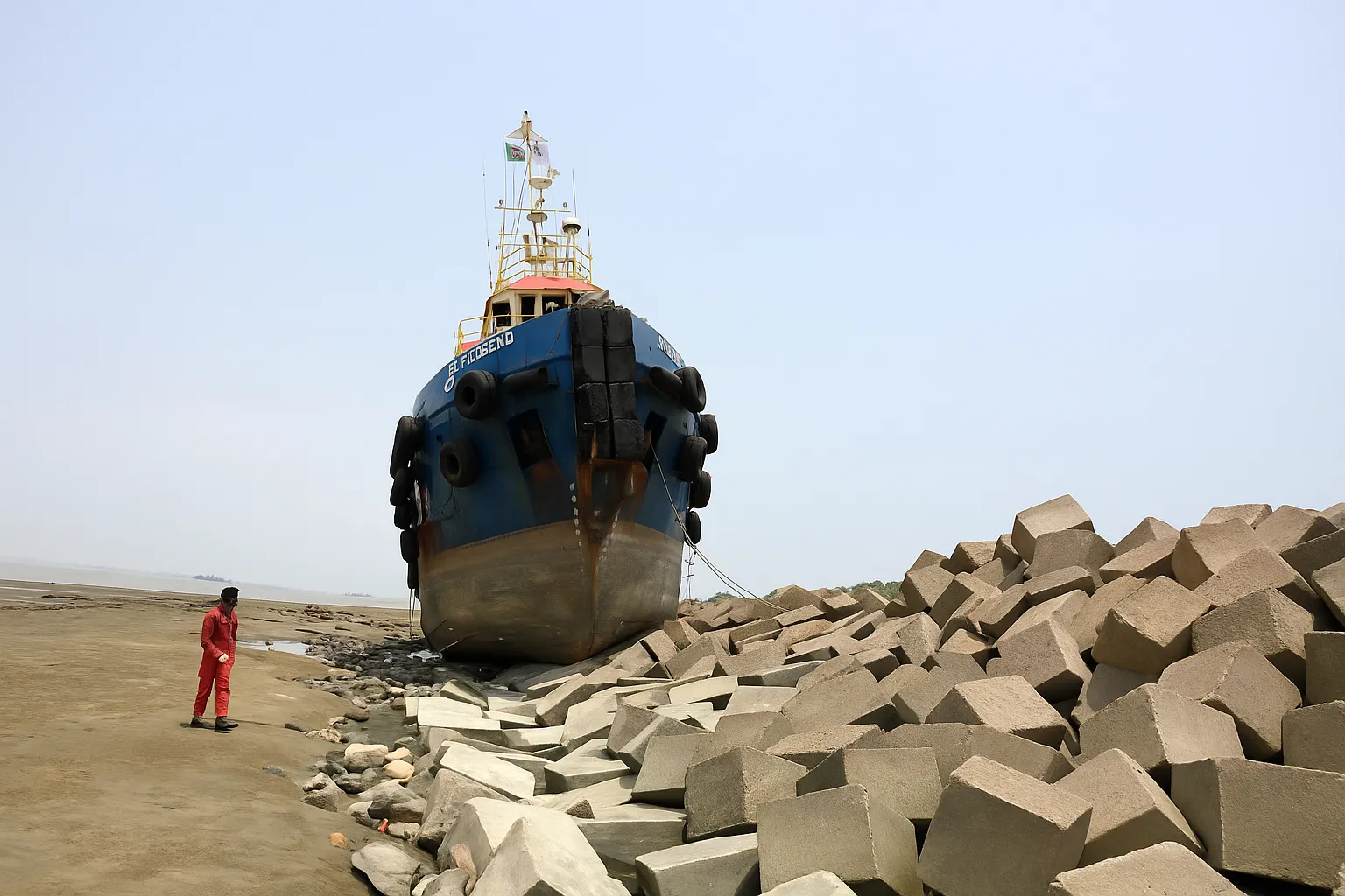 Refloating of Agrounded AST LEGEND